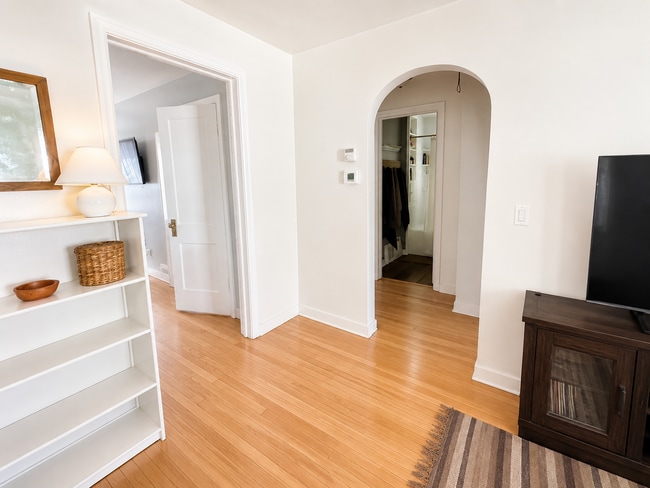 Photo - 2112 Clark St