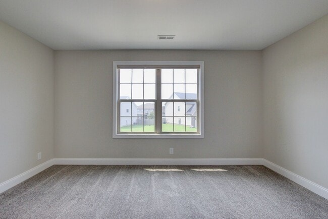Photo - 230 Cotoneaster Ln