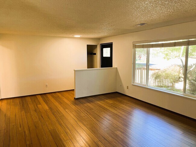 Photo - HALF OFF OF FIRST MONTH'S RENT! Beautifull...