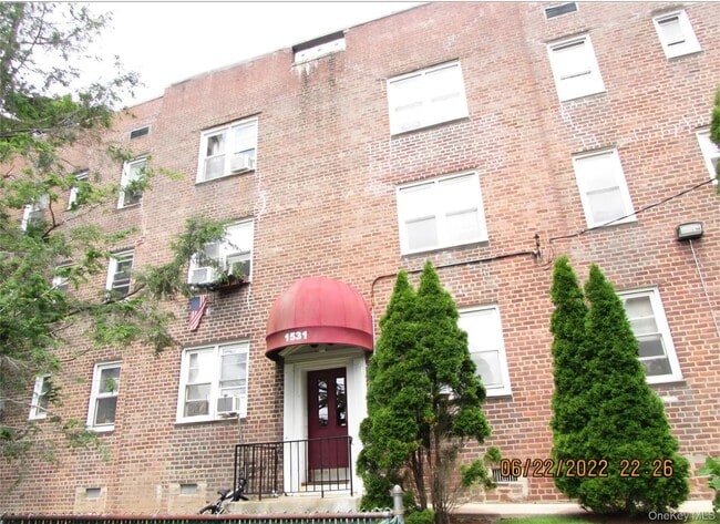Building Photo - 1531 Central Park Ave Unit 1 C