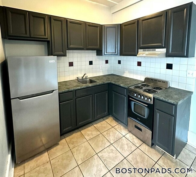 Building Photo - 50 Franklin St Rental