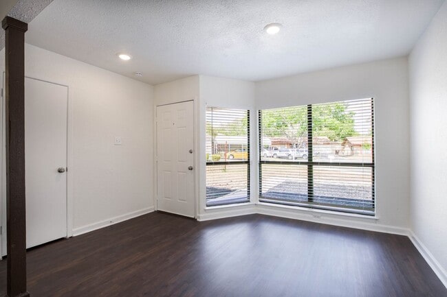 Photo - 7506 Lincoln Village Dr