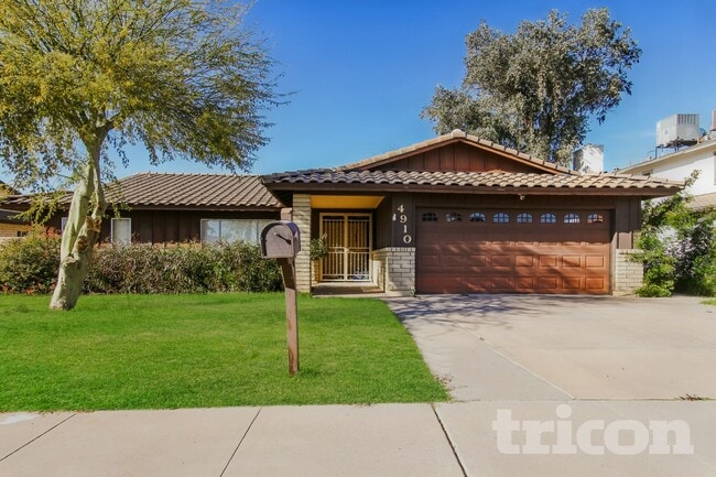 Building Photo - 4910 W Diana Ave