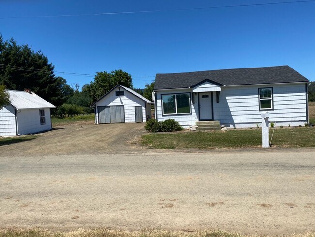 3 Bedroom 1 Bath Country Home - 3 Bedroom 1 Bath Country Home