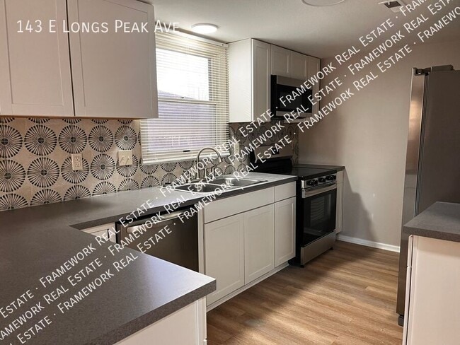 Building Photo - 143 E Longs Peak Ave