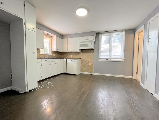 Photo - Comfortable 2-Bed Plus Den Home Available in Tonawanda