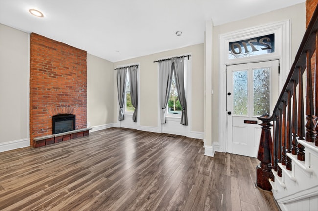 Photo - 2710 Geyer Ave