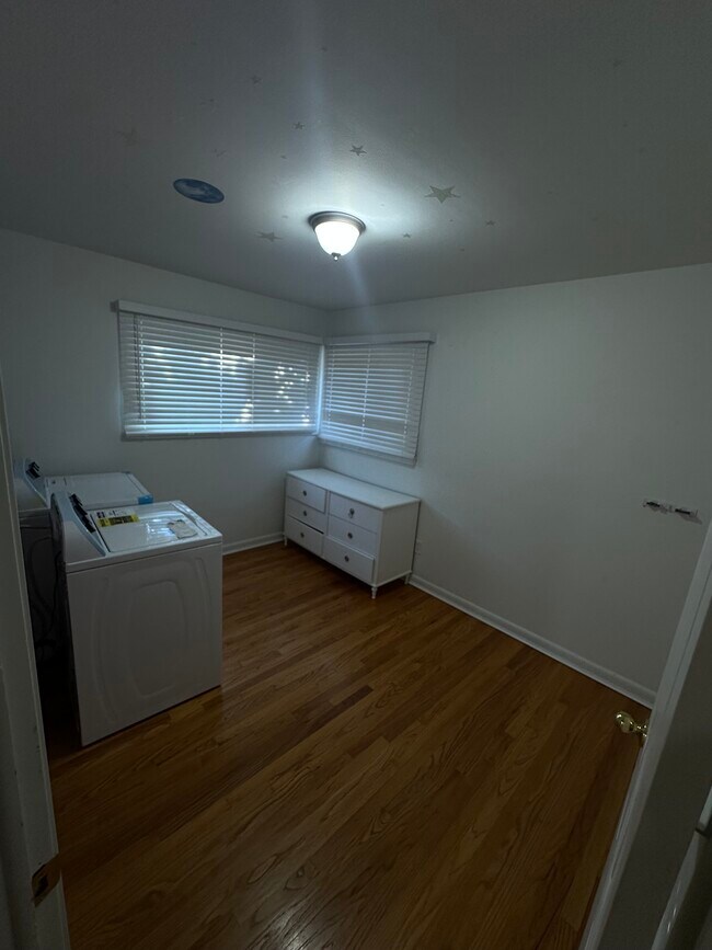 First floor laundry - 972 Cardwell St