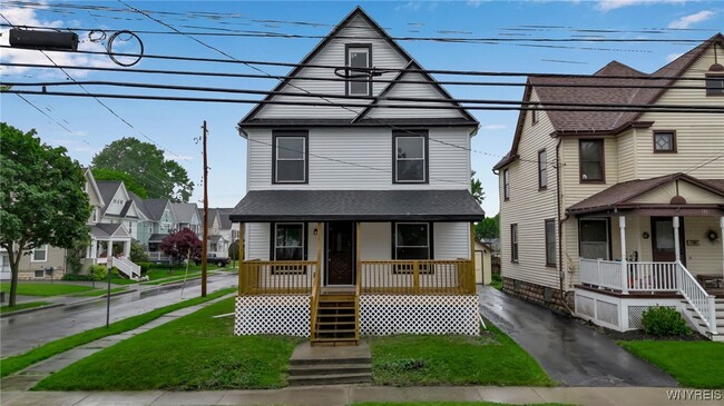 Photo - 131 Ross St House