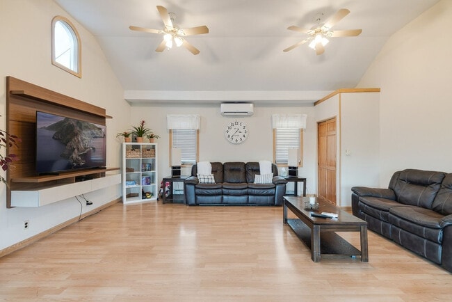 Building Photo - 119 Circle Dr Unit ID1466882P