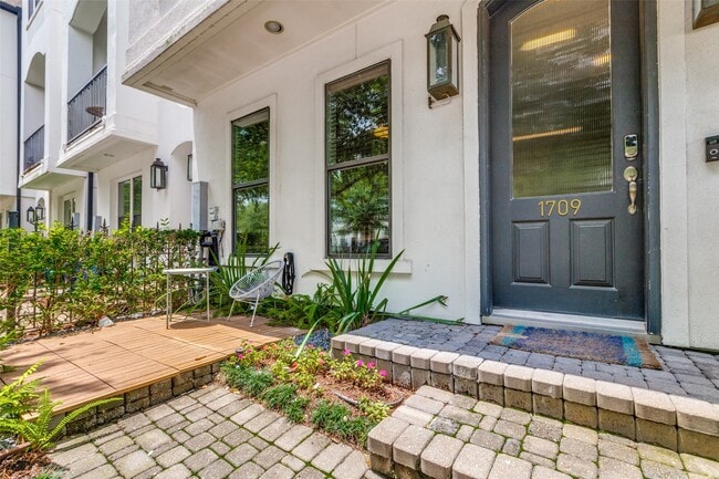 Photo - 1709 Ashland St