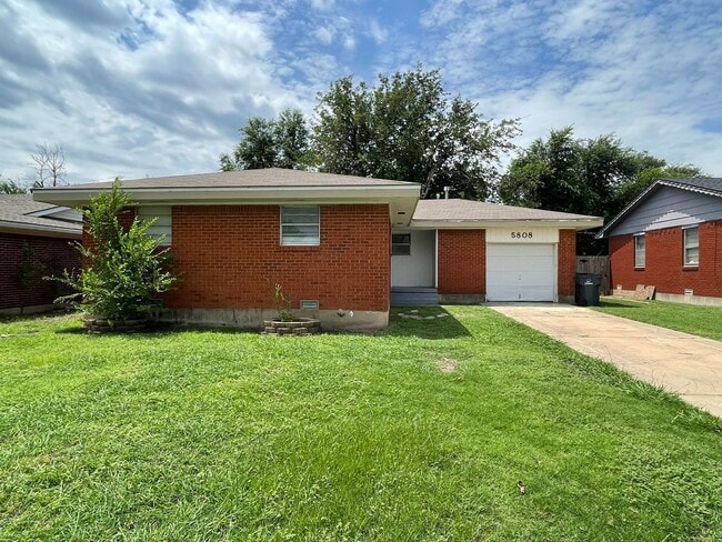Building Photo - Lovely New Home