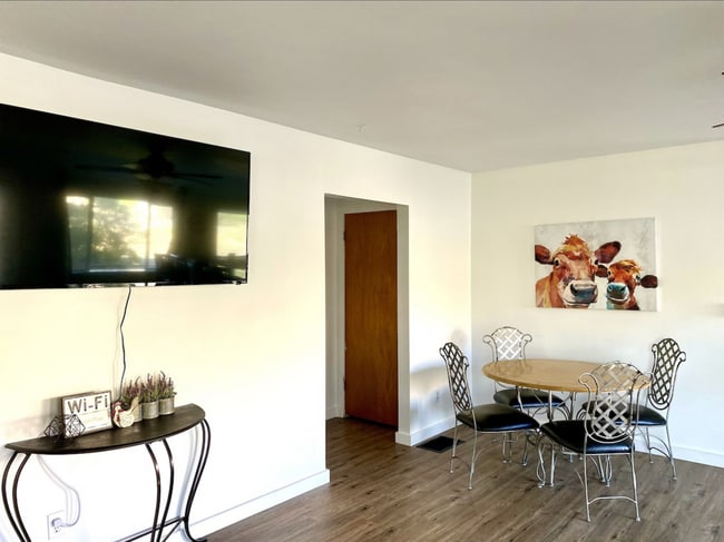 Photo - 3637 Front St