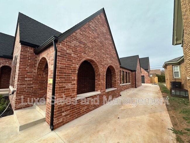 Photo - 911 NE 16th St