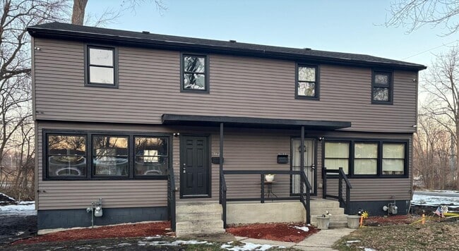 Photo - 3616-18 E. 9th Avenue