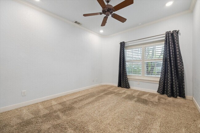 Photo - 2128 Harold St
