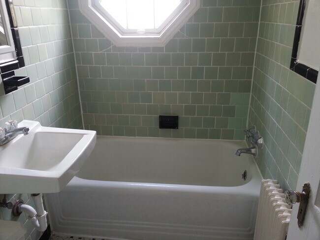 Photo - 4585 MacArthur Blvd NW