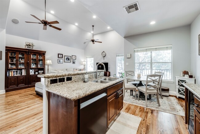 Photo - 5212 Washington Ave