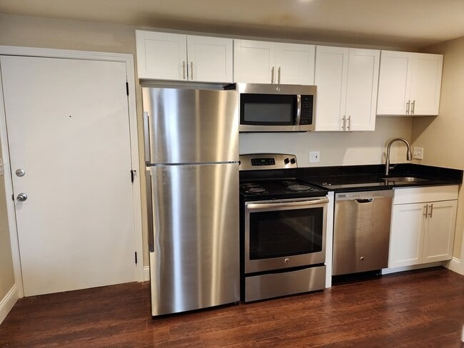 Building Photo - 1 Old Colony Rd Unit 308 Rental