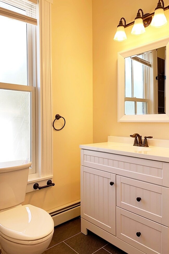 Building Photo - 375 St Paul St Unit Apt 3