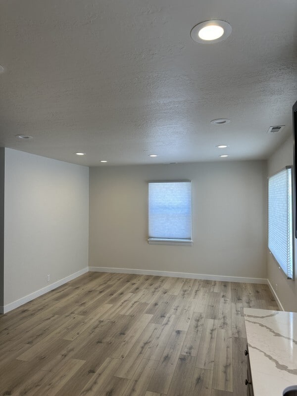 Photo - 683 6th Ave