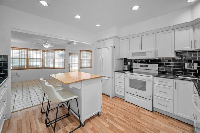 Photo - 2017 Santiago Way S