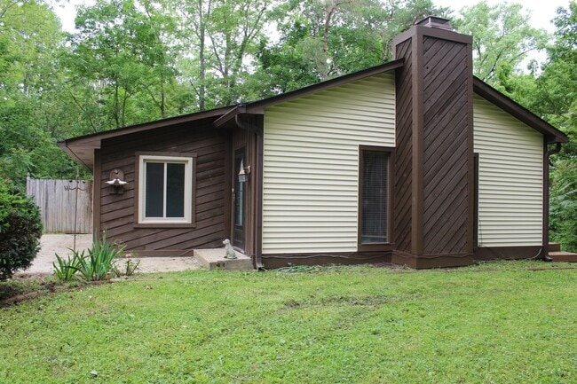 Building Photo - Secluded 3 BR Ranch in Danville!