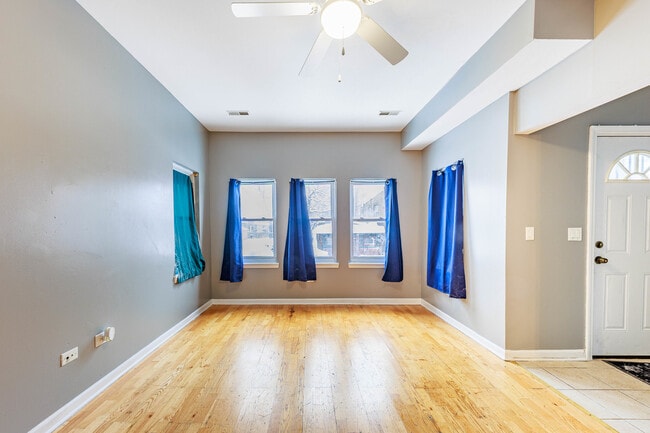 Photo - 2446 W 69th St