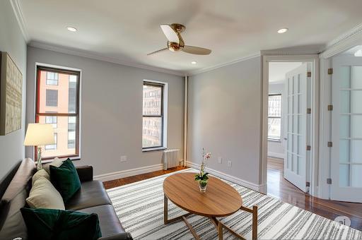 Building Photo - 334 E 6th St Rental