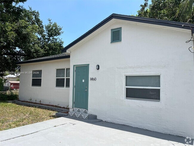 Building Photo - 1460 NW 41st St Rental