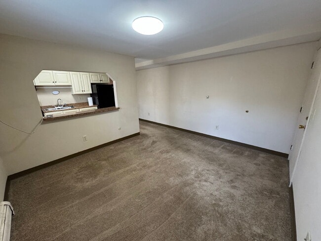 Building Photo - 1 Green St Unit 4