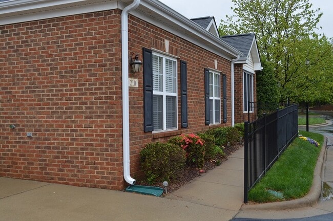 Photo - 210 Baines Ct