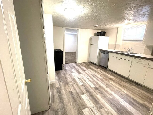 (2001 9th Ave)