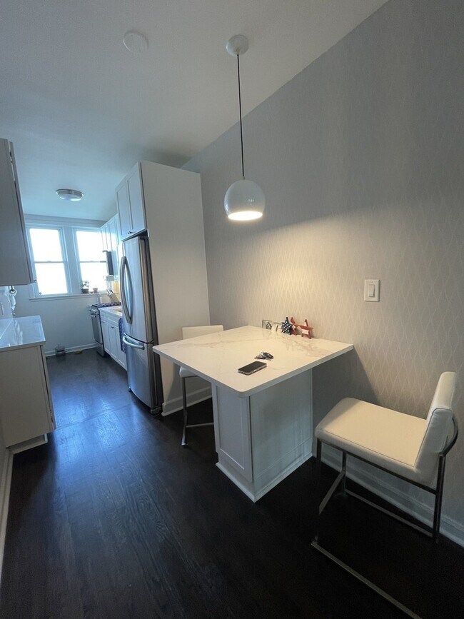 1210 W Jarvis Ave Unit 3S