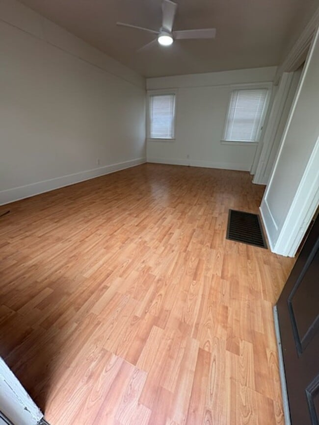 930 E 3rd St Unit 4