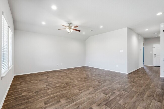 Photo - 3935 Country Club Dr