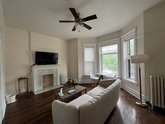 Photo - 1359 E 57th St Unit 1