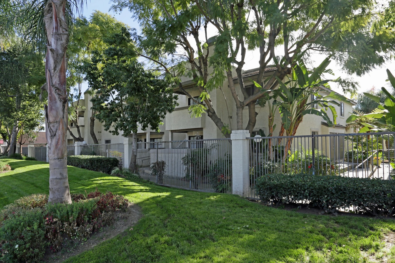 Casa Blanca - Casa Blanca Apartments