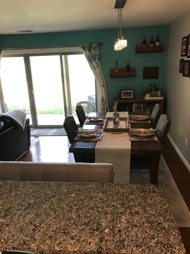 Sala de estar/comedor principal - 902 Pritchard Pl Unidad 902