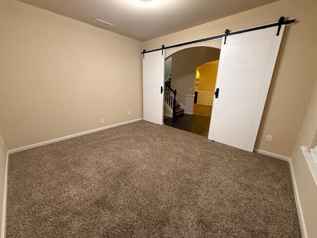 Photo - 2056 Tweed Dr