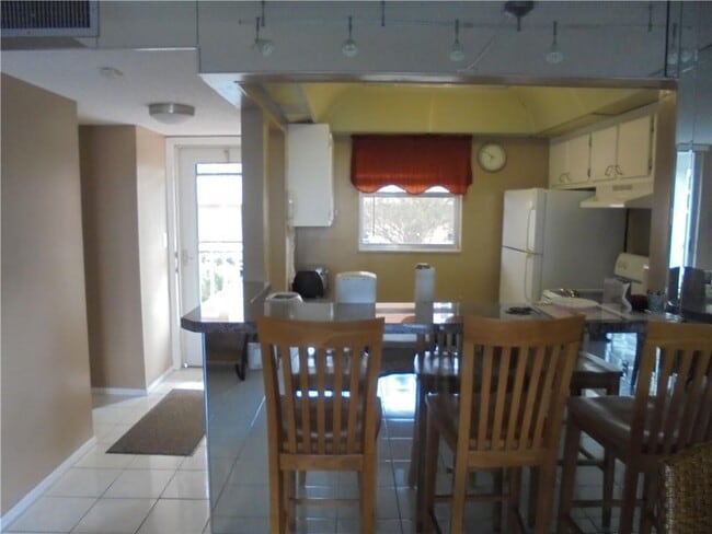 Building Photo - 1391 S Ocean Blvd Unit 204