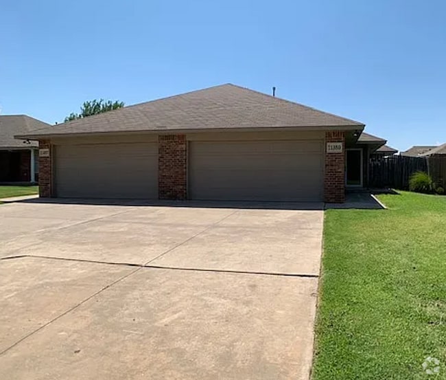 Building Photo - Cute 2 bed 2 bath duplex Rental