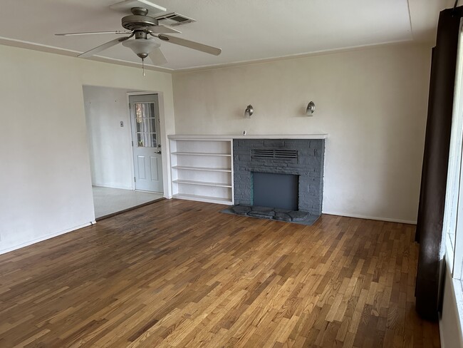 Photo - 1060 NE Churchill St