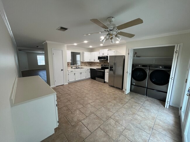 Photo - 21114 Sierra Cres