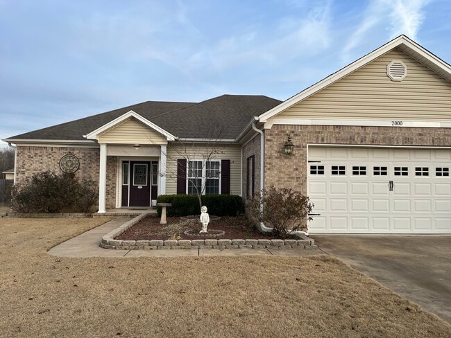 Photo - 2000 Clear Water Trace