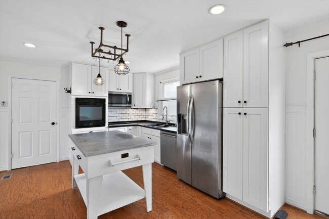 Photo - 138 Carriage Dr