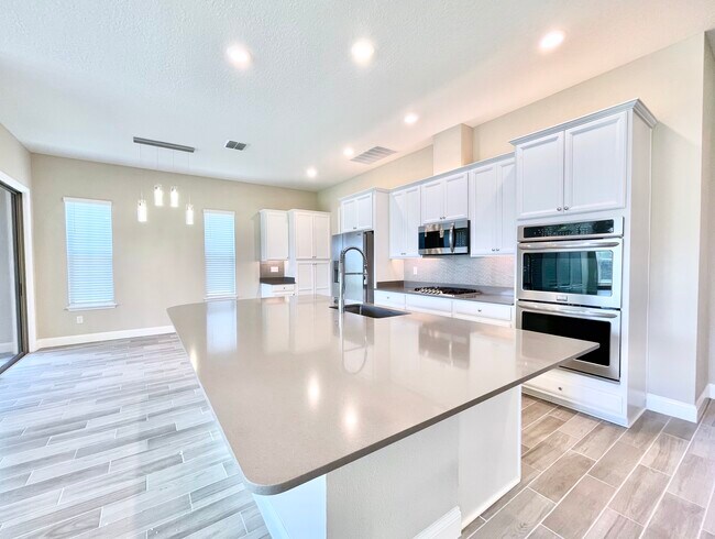 Photo - 68 Furrier Ct