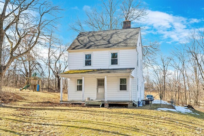 Building Photo - 17 Carriage House Rd