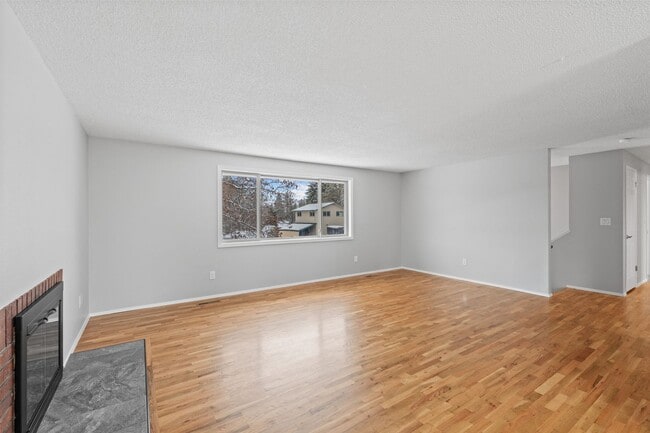 Photo - 4-Bedroom Retreat in Medical Lake - 2 Baths & 2,454 Sq/Ft Half Month Rent Free!