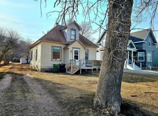 232 Fremont St S
